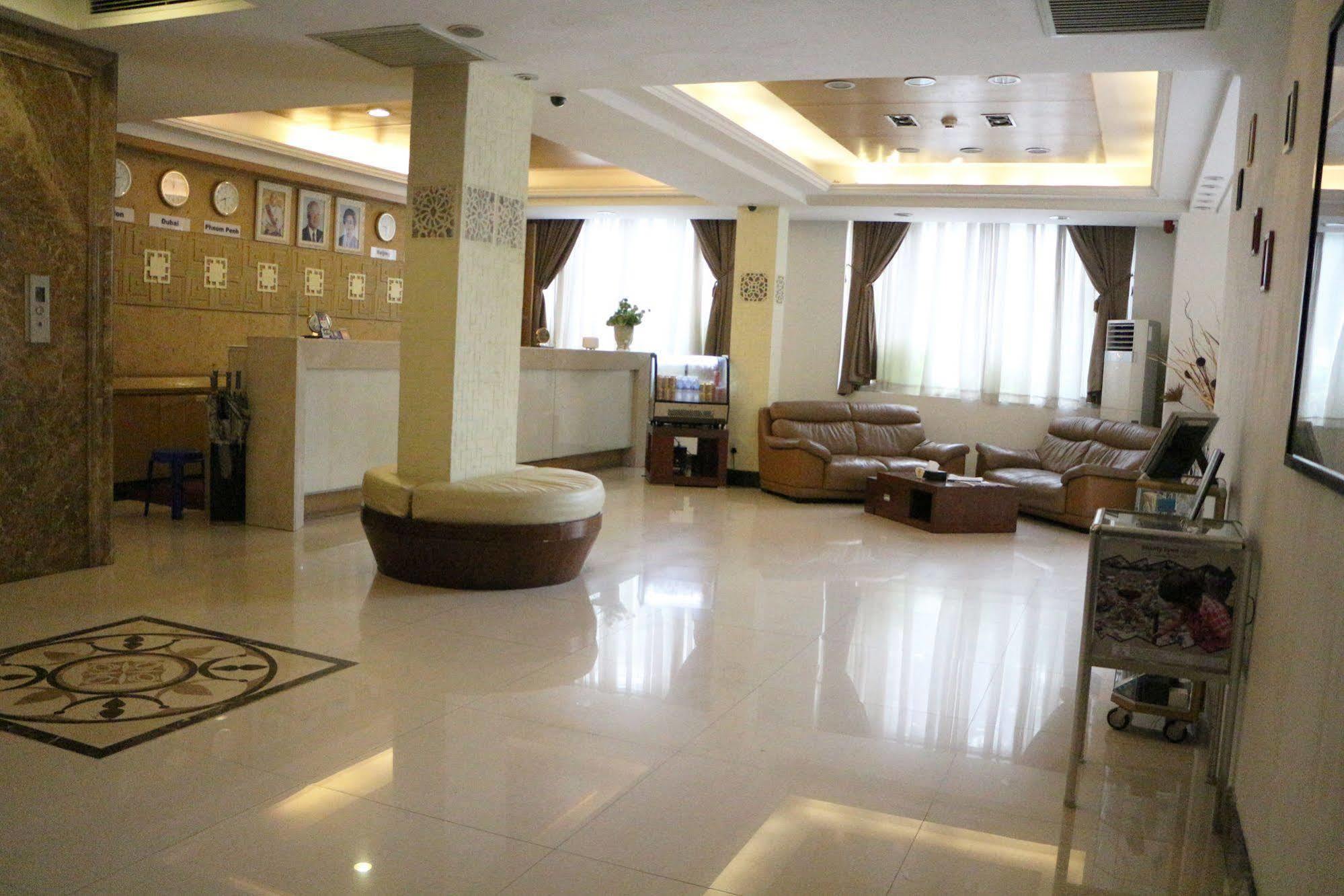 Discovery Hotel Пном Пен Екстериор снимка