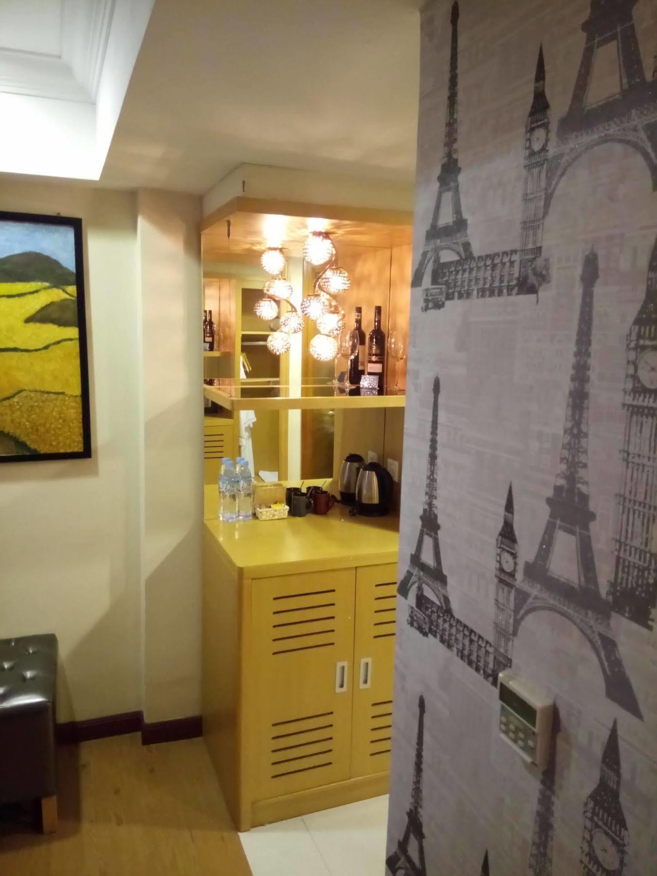 Discovery Hotel Пном Пен Екстериор снимка