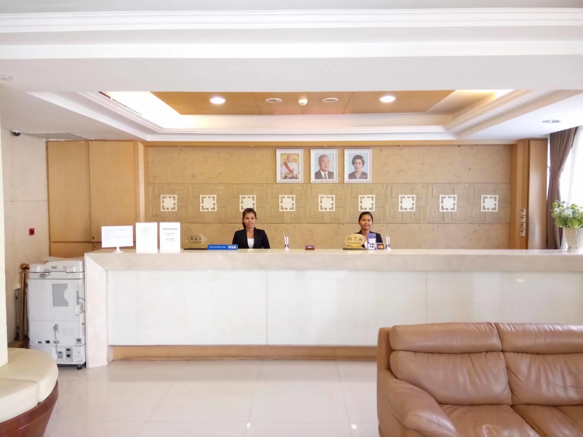 Discovery Hotel Пном Пен Екстериор снимка