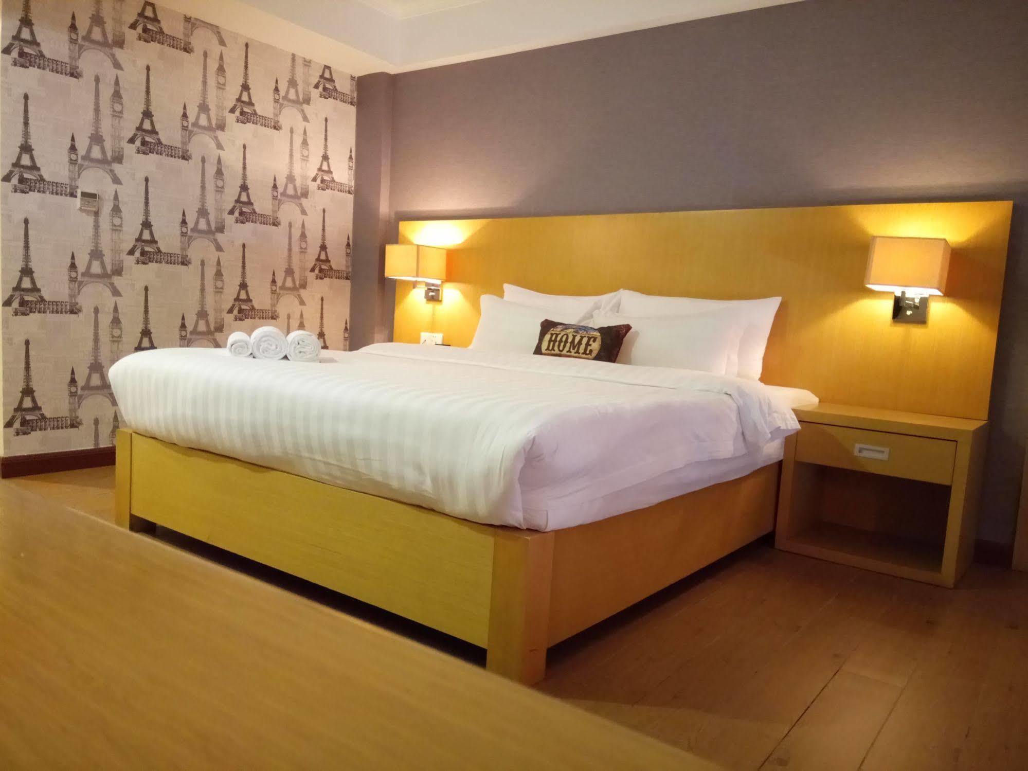 Discovery Hotel Пном Пен Екстериор снимка